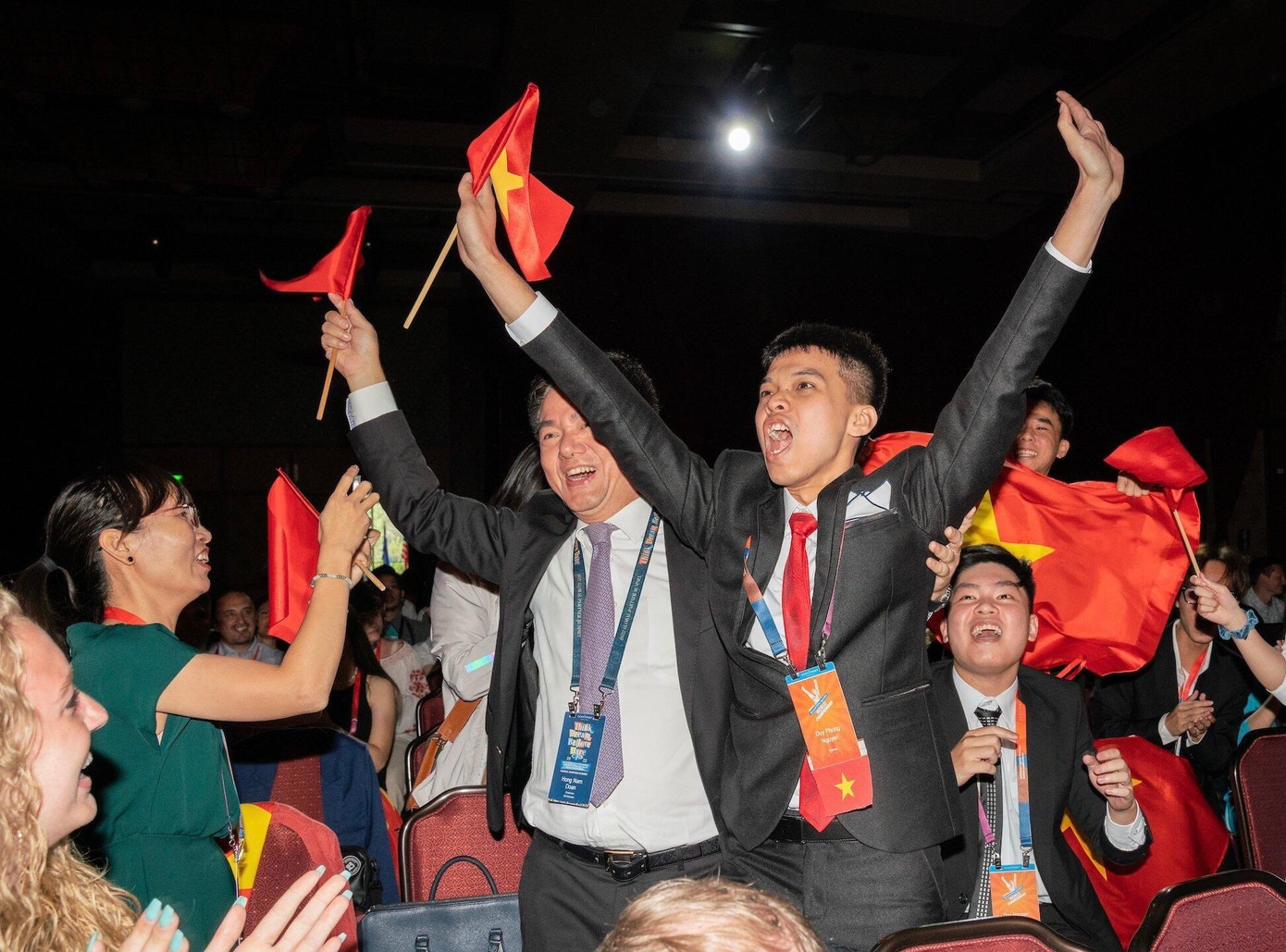 Nguyễn Duy Phong vỡ òa niềm vui khi nghe xướng tên HCV MOSWC năm 2022 Nguyễn Duy Phong vỡ òa niềm vui khi nghe xướng tên HCV MOSWC năm 2022