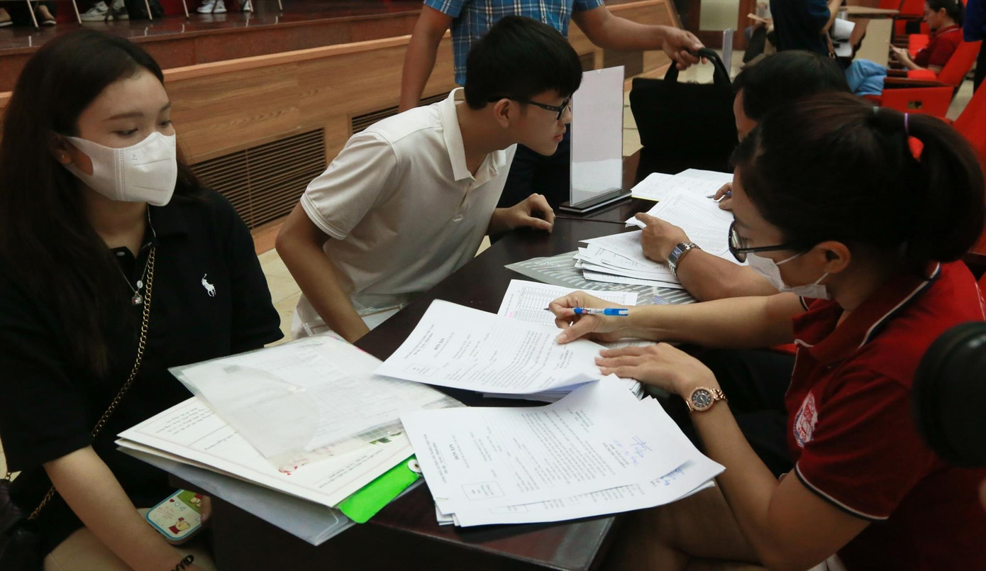 Tân sinh viên ngành Y khoa, Trường ĐH Y Hà Nội nhập học. Ảnh: Như Ý