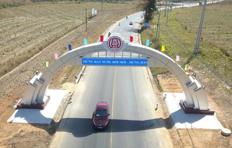 Một trong những cổng chào của TP Kon Tum Một trong những cổng chào của TP Kon Tum