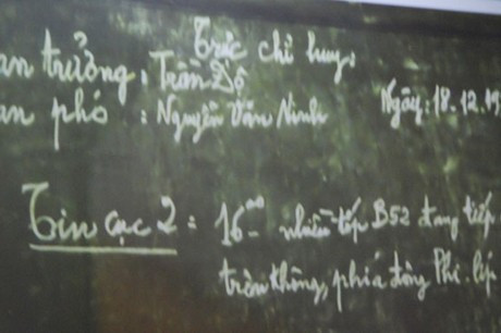 Tin tình báo của Cục 2 trên tấm bảng tại Tổng hành dinh Ban tác chiến Bộ TTM ngày 18-12-1972