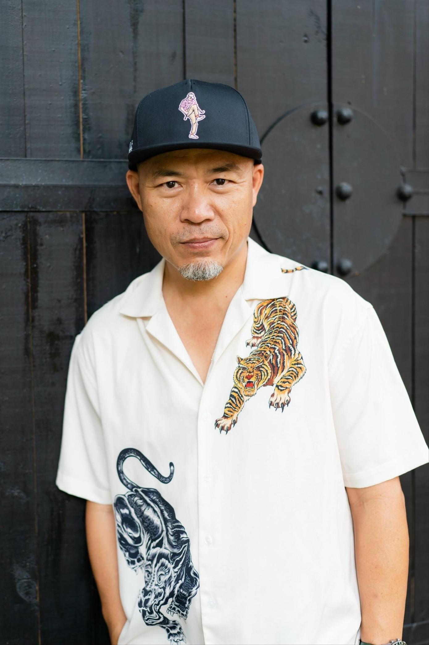 Nhạc sĩ Huy Tuấn đặt mình trong tư thế người hâm mộ thể thao để viết Hãy tỏa sáng. Ảnh: NVCC