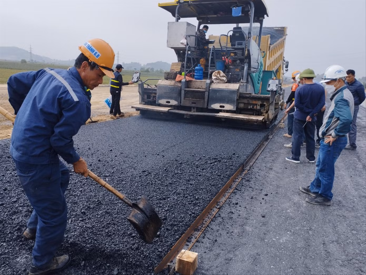 Nhà thầu xây dựng đối mặt nhiều khó khăn