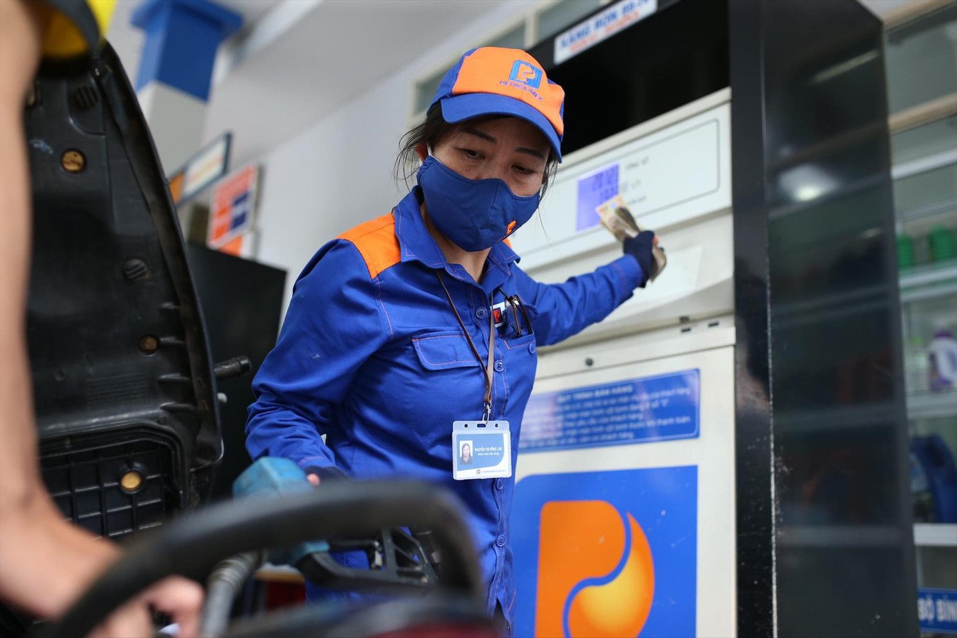 Bộ Tài chính sẽ xem xét chính sách thuế bảo vệ môi trường đối với xăng dầu Bộ Tài chính sẽ xem xét chính sách thuế bảo vệ môi trường đối với xăng dầu