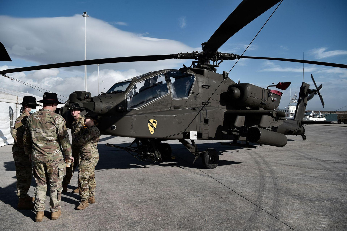 Shapour Moinian từng là phi công máy bay trực thăng của Lục quân Mỹ Shapour Moinian từng là phi công máy bay trực thăng của Lục quân Mỹ