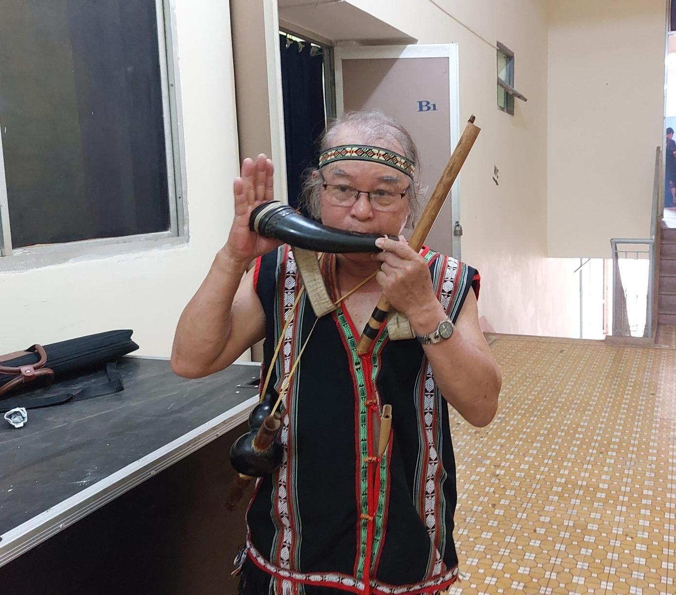 Nhạc cụ sáo không lỗ và ky pah của NSƯT Trịnh Mạnh Hùng Nhạc cụ sáo không lỗ và ky pah của NSƯT Trịnh Mạnh Hùng