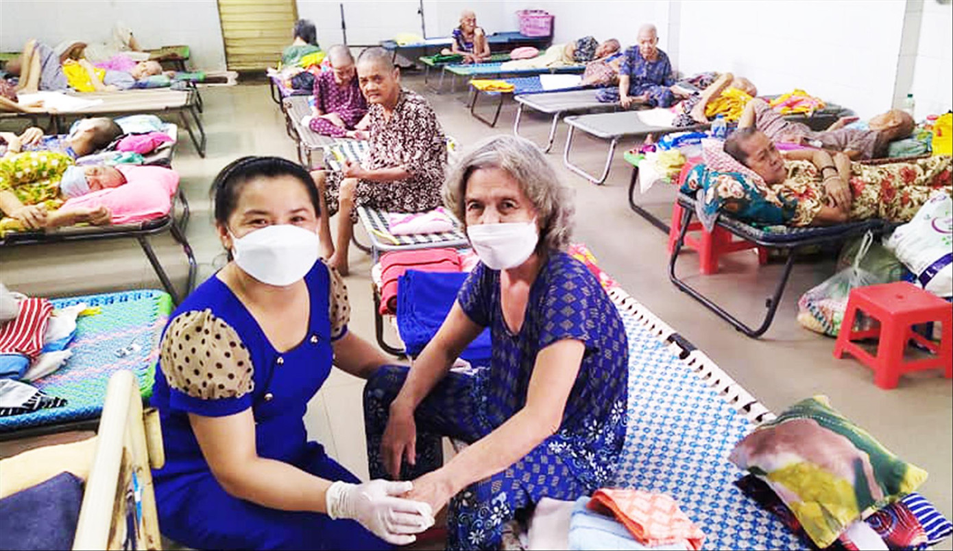 Chăm sóc các cụ bà cao tuổi trong chùa Lâm Quang mùa Vu Lan 2022. Ảnh: Trần Nguyên Anh Chăm sóc các cụ bà cao tuổi trong chùa Lâm Quang mùa Vu Lan 2022. Ảnh: Trần Nguyên Anh