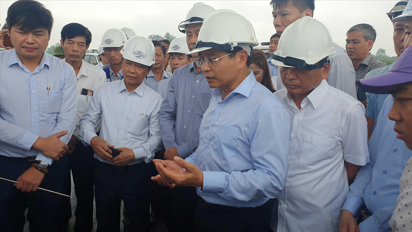 Bộ trưởng Bộ GTVT kiểm tra thực địa dự án cao tốc Phan Thiết- Dầu Giây