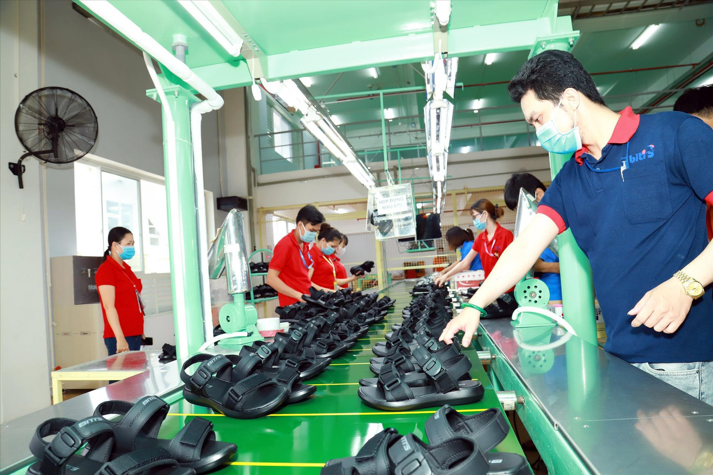 Doanh nghiệp xuất khẩu chịu gánh nặng chi phí tăng cao Doanh nghiệp xuất khẩu chịu gánh nặng chi phí tăng cao