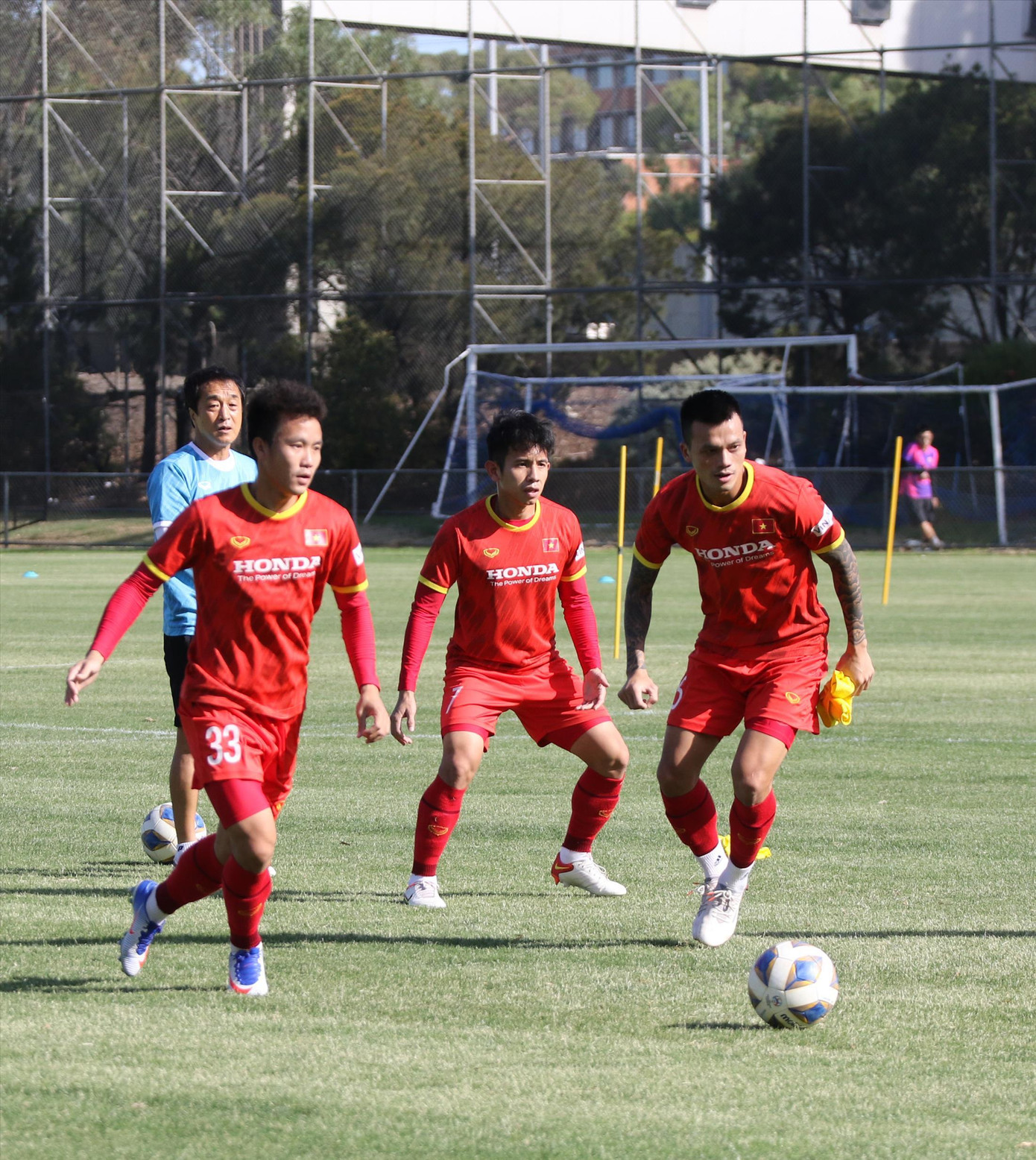 Giấc mơ đang dần trở thành sự thật với Tô Văn Vũ (số 33), một tuyển thủ có xuất phát điểm không giống bất kỳ tuyển thủ nào khác. Ảnh: Anh Đoàn