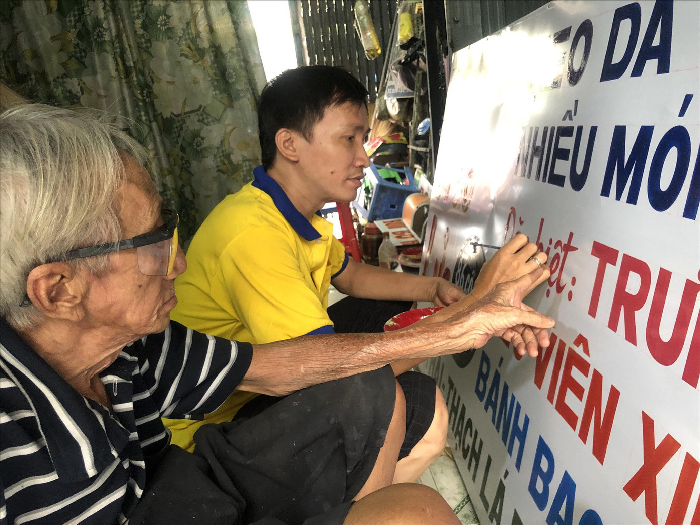 Dù thu nhập bấp bênh, ông Minh Phương vẫn khuyên con trai phải giữ nghề Dù thu nhập bấp bênh, ông Minh Phương vẫn khuyên con trai phải giữ nghề