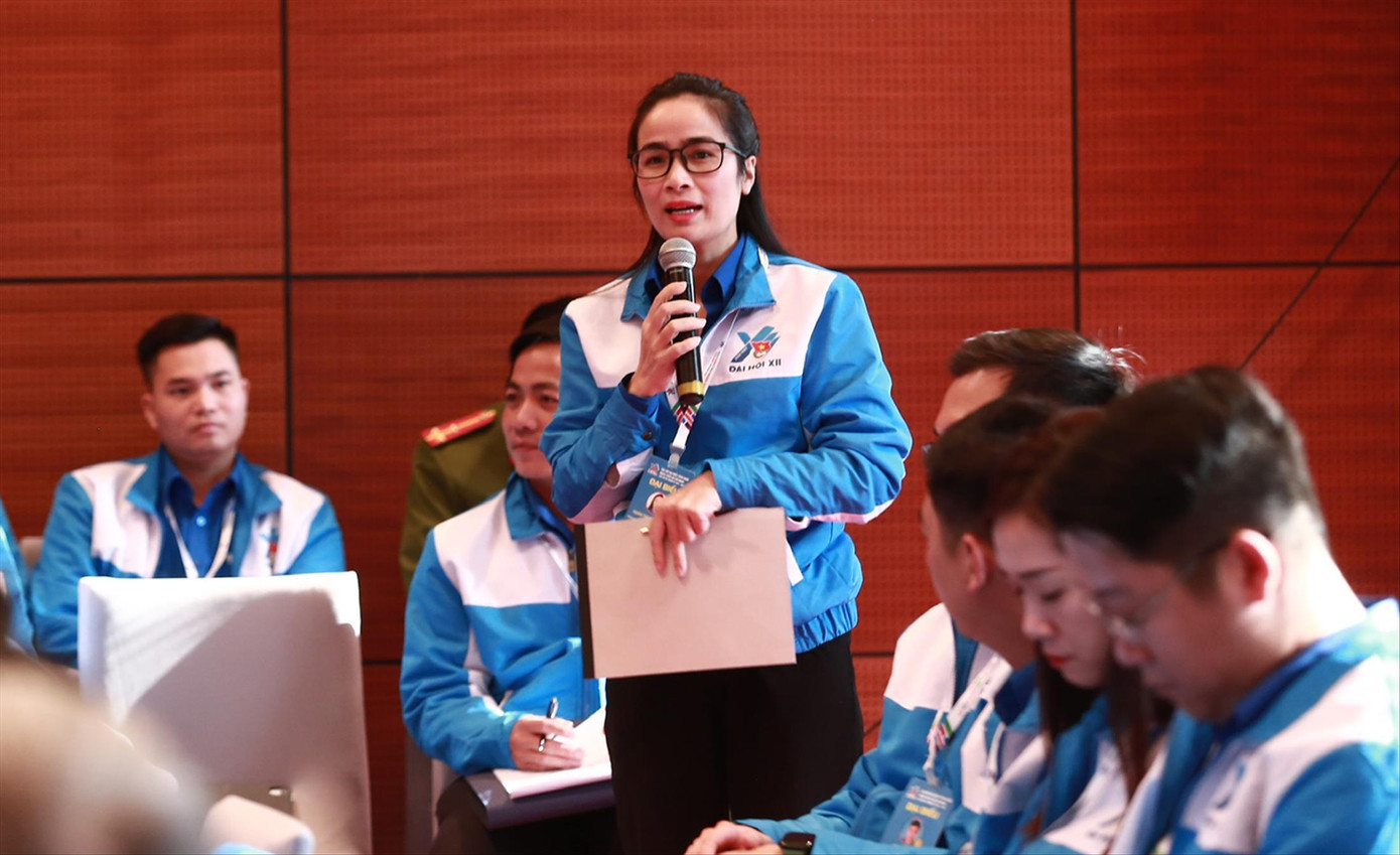 Chị Đoàn Thị Kiều Hương, Bí thư Đoàn Ngân hàng Vietinbank phát biểu tại diễn đàn. Ảnh: Bảo Anh Chị Đoàn Thị Kiều Hương, Bí thư Đoàn Ngân hàng Vietinbank phát biểu tại diễn đàn. Ảnh: Bảo Anh