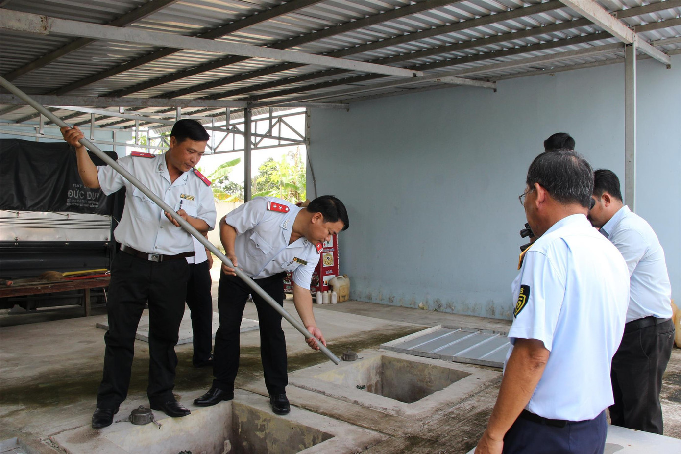 Lực lượng chức năng Hậu Giang kiểm tra các đơn vị kinh doanh xăng dầu Lực lượng chức năng Hậu Giang kiểm tra các đơn vị kinh doanh xăng dầu