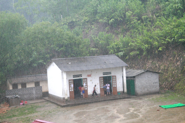 Hai trong số 4 phòng dành cho học sinh nội trú nằm