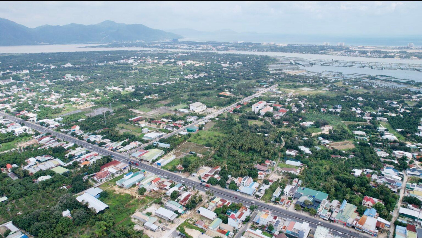 Một góc đầm Thuỷ Triều - nơi sốt đất trong thời gian qua ở huyện Cam Lâm. Ảnh T.L