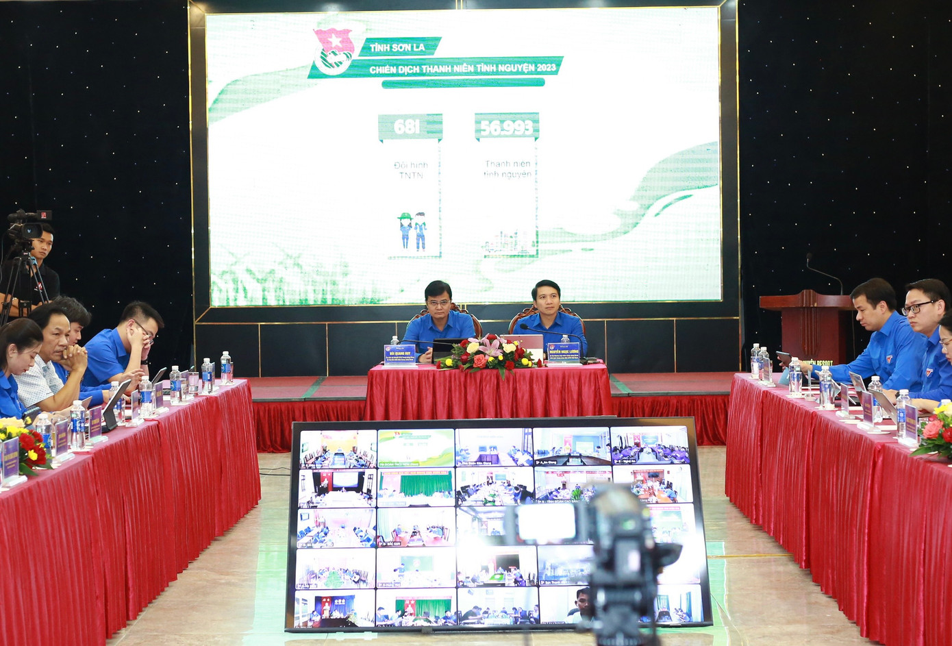 Anh Bùi Quang Huy - Ủy viên dự khuyết T.Ư Đảng, Bí thư thứ nhất T.Ư Đoàn; anh Nguyễn Ngọc Lương - Bí thư thường trực T.Ư Đoàn, Chủ tịch T.Ư Hội LHTN Việt Nam, Trưởng ban Chiến dịch TNTN Hè 2023 chủ trì Hội nghị. Ảnh: Bảo Anh