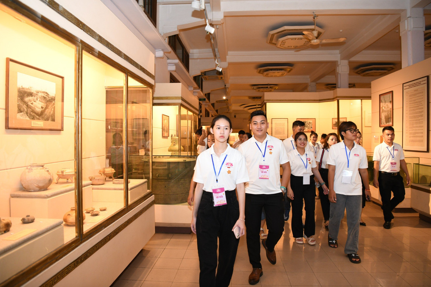 Các đại biểu tham quan Bảo tàng Lịch sử Quốc gia Việt Nam Các đại biểu tham quan Bảo tàng Lịch sử Quốc gia Việt Nam