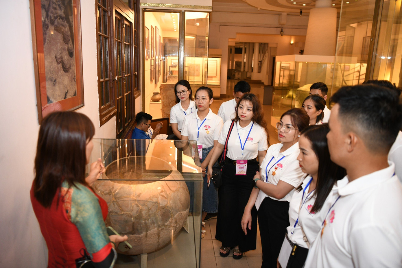 Các đại biểu tham quan, trải nghiệm trong Bảo tàng Các đại biểu tham quan, trải nghiệm trong Bảo tàng