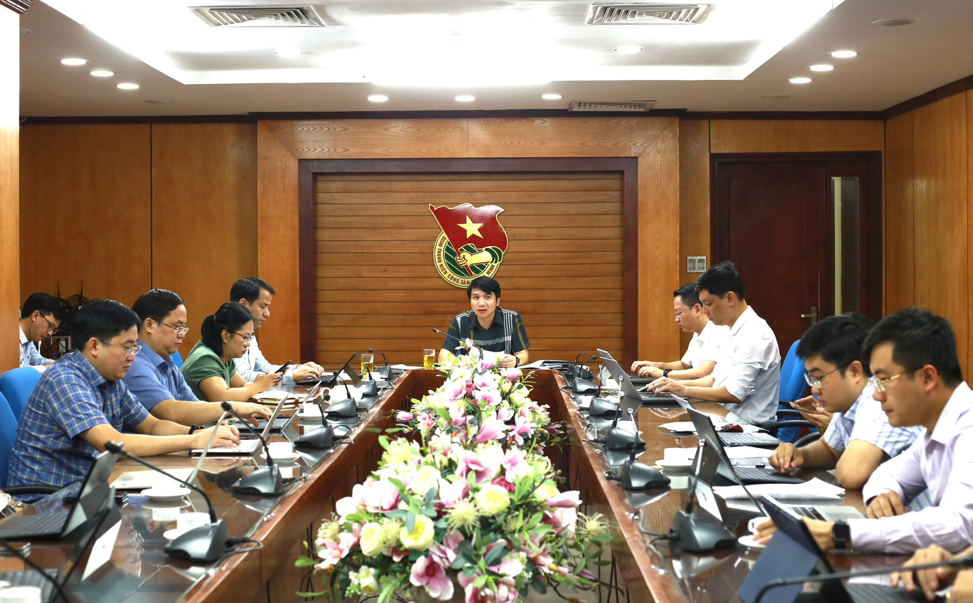 Anh Nguyễn Ngọc Lương, Bí thư thường trực T.Ư Đoàn, Chủ tịch T.Ư Hội LHTN Việt Nam chủ trì cuộc họp. Ảnh: Bảo Anh