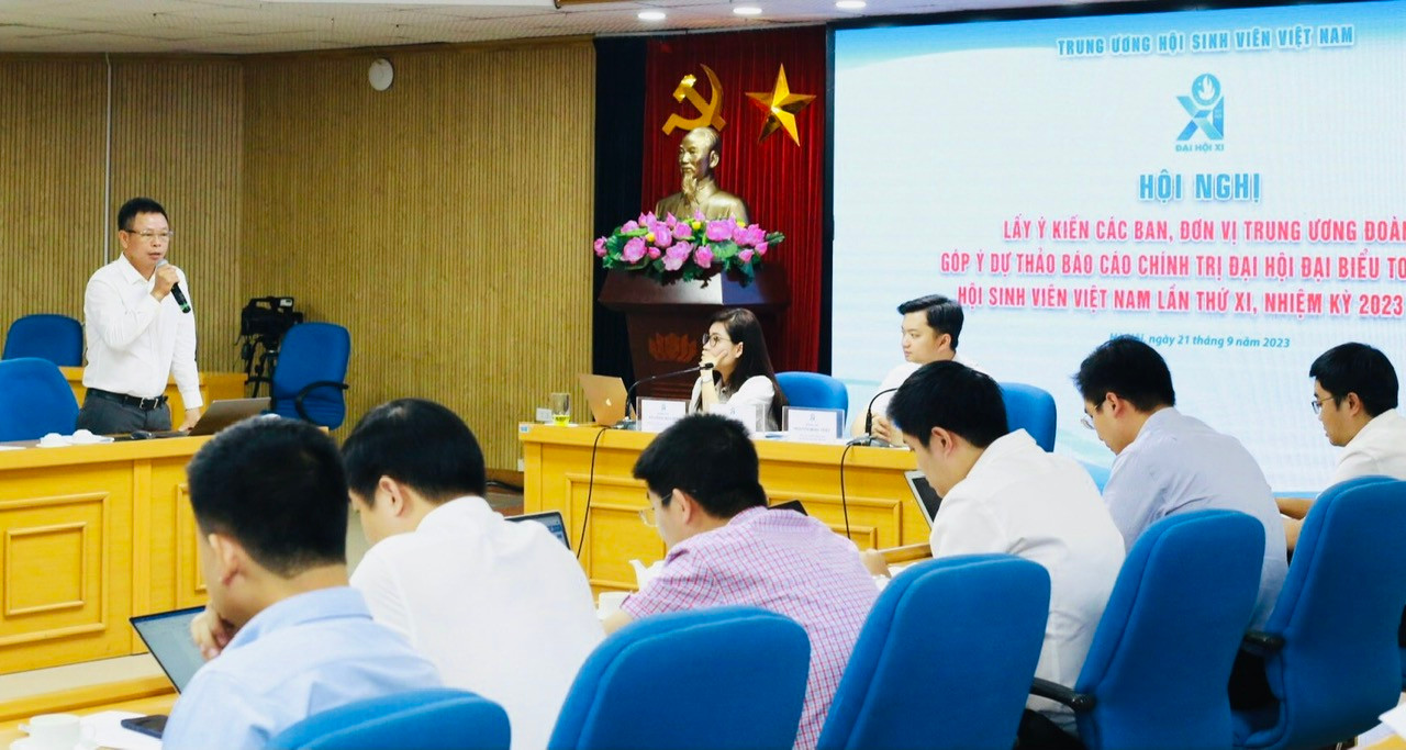 Nhà báo Phùng Công Sưởng - Phó Tổng biên tập Báo Tiền Phong phát biểu tại Hội nghị. Ảnh: Bảo Anh Nhà báo Phùng Công Sưởng - Phó Tổng biên tập Báo Tiền Phong phát biểu tại Hội nghị. Ảnh: Bảo Anh