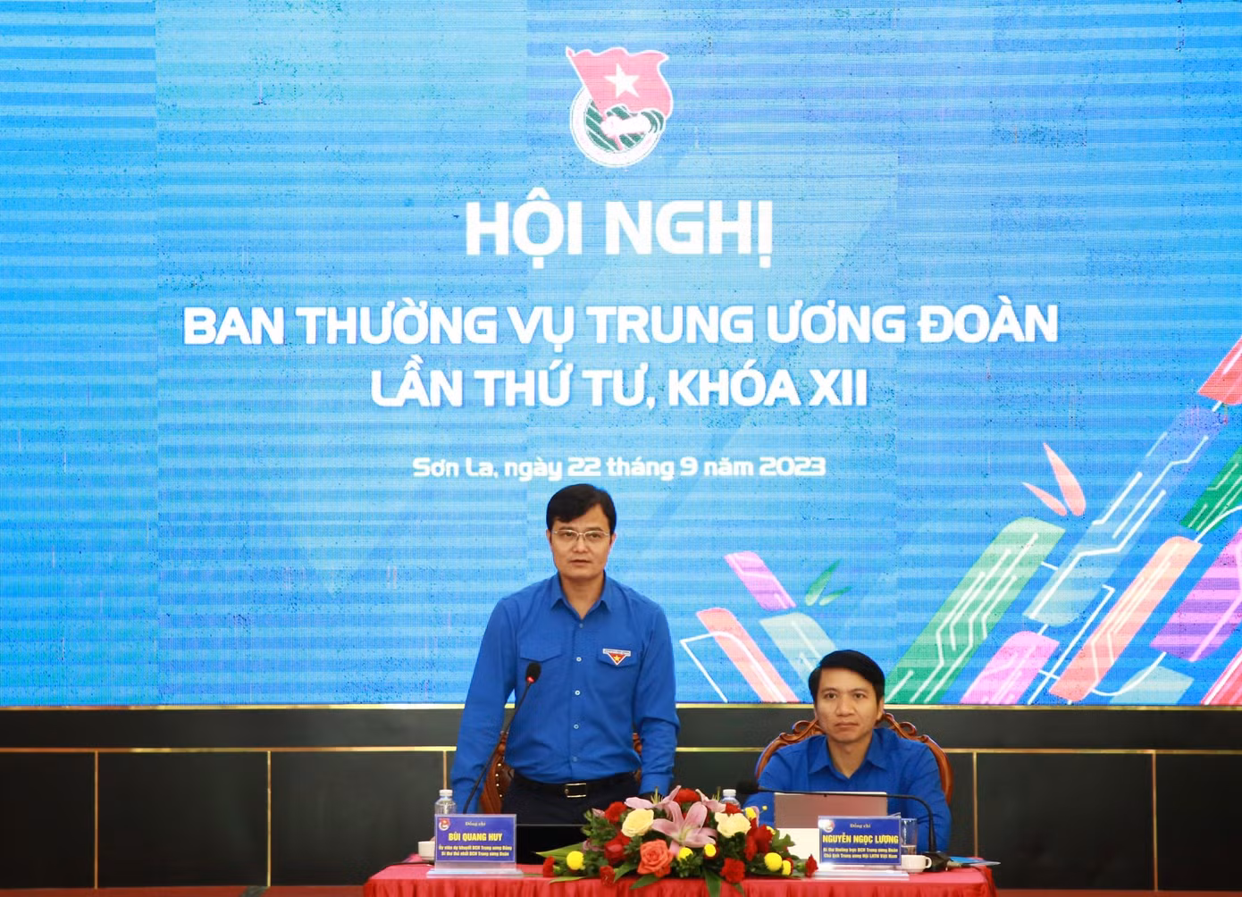 Anh Bùi Quang Huy - Ủy viên dự khuyết T.Ư Đảng, Bí thư thứ nhất T.Ư Đoàn; anh Nguyễn Ngọc Lương - Bí thư thường trực T.Ư Đoàn, Chủ tịch T.Ư Hội LHTN Việt Nam chủ trì Hội nghị. Ảnh: Bảo Anh