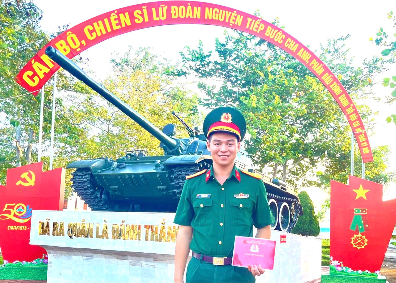 Trung úy Lương Bá Hiếu