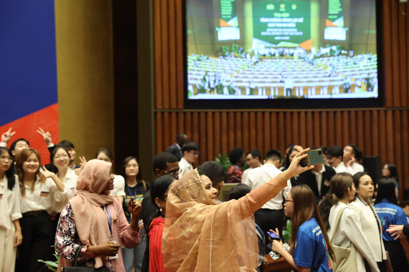 Các đại biểu chụp ảnh giao lưu tại tọa đàm. Ảnh: Trọng Tài Các đại biểu chụp ảnh giao lưu tại tọa đàm. Ảnh: Trọng Tài