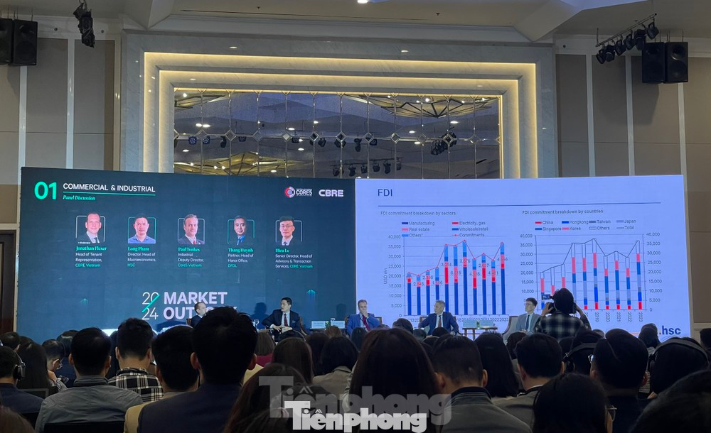 Giá bán chung cư ở cả Hà Nội và TP HCM vẫn đang neo ở mức cao.