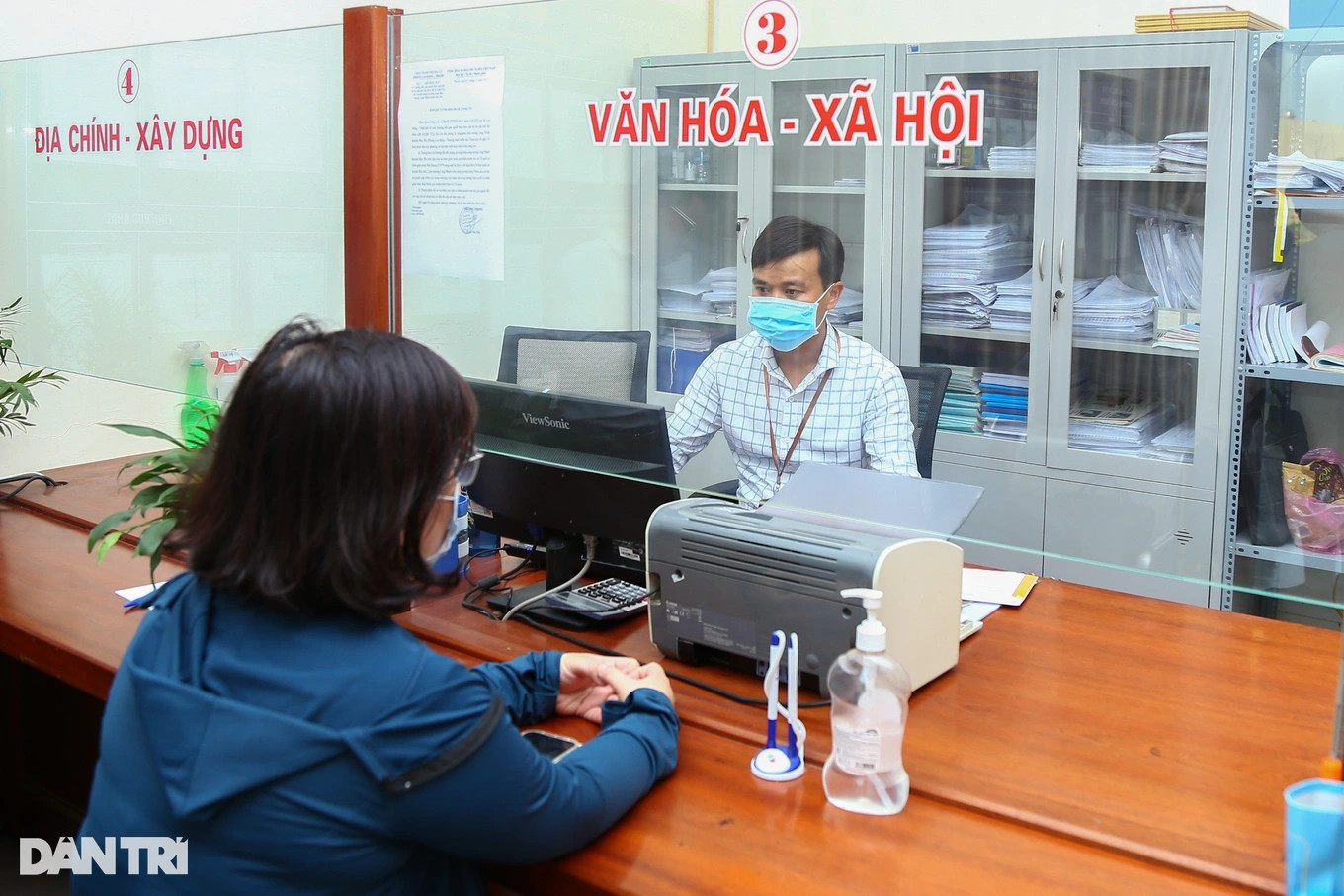 Nguyên tắc thực hiện cải cách tiền lương là sắp xếp lương mới cần bảo đảm cán bộ, công chức có thu nhập không thấp hơn tiền lương hiện hưởng (Ảnh: Hoa Lê). Nguyên tắc thực hiện cải cách tiền lương là sắp xếp lương mới cần bảo đảm cán bộ, công chức có thu nhập không thấp hơn tiền lương hiện hưởng (Ảnh: Hoa Lê).