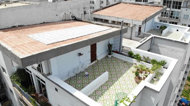 8 căn hộ trên tầng 21 chung cư Văn phòng Quốc hội tự ý cải tạo sửa chữa mái biến sân thượng chung cư thành "sân vườn" nhà mình. 8 căn hộ trên tầng 21 chung cư Văn phòng Quốc hội tự ý cải tạo sửa chữa mái biến sân thượng chung cư thành "sân vườn" nhà mình.