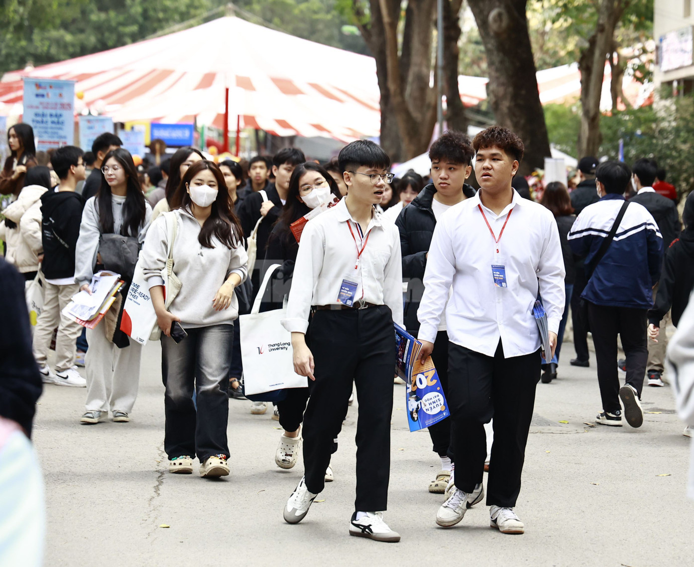 Thí sinh tham dự Ngày hội Tư vấn tuyển sinh năm 2025