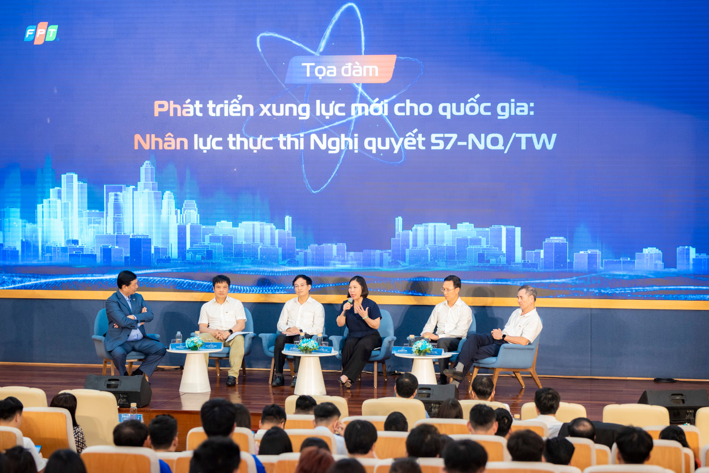 Tọa đàm phát triển xung lực mới cho quốc gia Tọa đàm phát triển xung lực mới cho quốc gia