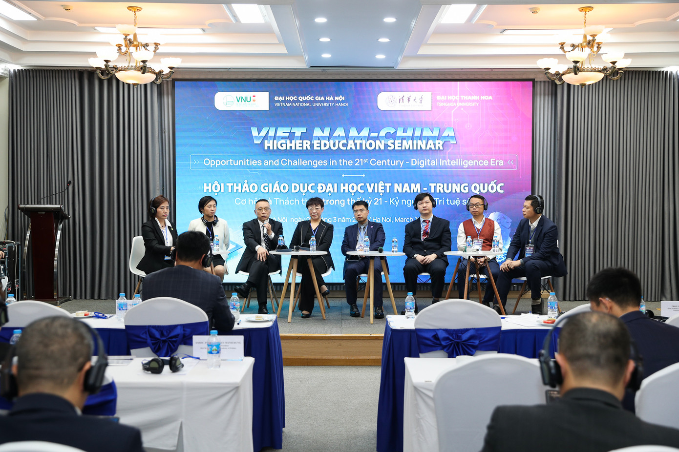 Diễn giả ĐH Quốc gia Hà Nội và ĐH Thanh Hoa (Trung Quốc) chia sẻ thông tin tại Hội thảo Giáo dục ĐH Việt Nam - Trung Quốc. Ảnh: VNU Diễn giả ĐH Quốc gia Hà Nội và ĐH Thanh Hoa (Trung Quốc) chia sẻ thông tin tại Hội thảo Giáo dục ĐH Việt Nam - Trung Quốc. Ảnh: VNU