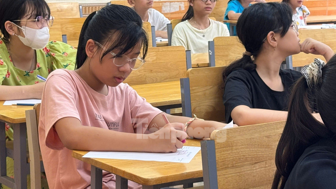 Thực hiện các bước ghi tên trên giấy nháp