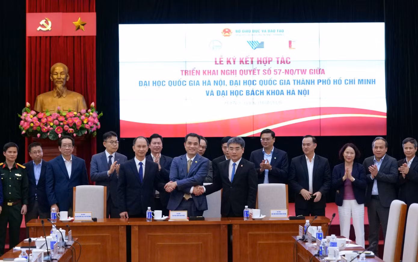 Ba đại học lớn kí kết hợp tác triển khai Nghị quyết 57 của Bộ Chính trị. Ảnh: Quốc Việt