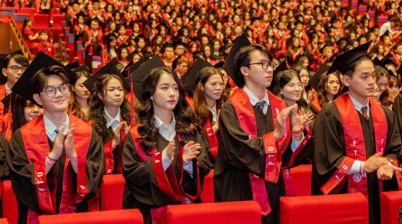 Tân cử nhân trong lễ tốt nghiệp đợt 1 năm 2025 của Trường Đại học Ngoại thương Tân cử nhân trong lễ tốt nghiệp đợt 1 năm 2025 của Trường Đại học Ngoại thương