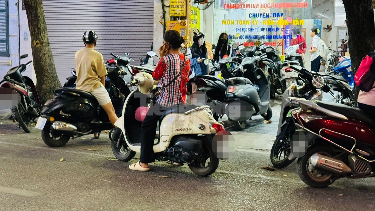 Học sinh học thêm sau giờ học ở một trung tâm bồi dưỡng văn hóa tại Hà Nội. Ảnh: Nghiêm Huê