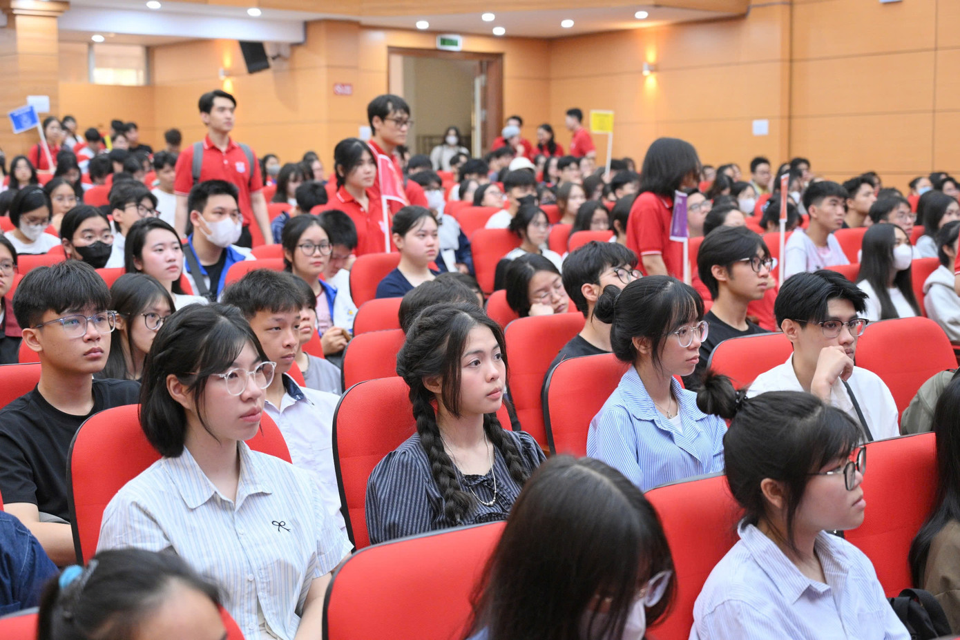 Gần 1.000 học sinh THPT tham gia trải nghiệm 1 ngày là sinh viên Trường Đại học Y Hà Nội. Ảnh: Hữu Linh Gần 1.000 học sinh THPT tham gia trải nghiệm 1 ngày là sinh viên Trường Đại học Y Hà Nội. Ảnh: Hữu Linh