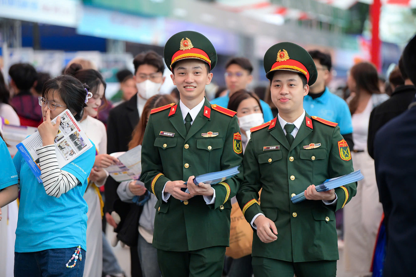 Sinh viên trường Quân đội tại Ngày hội Tư vấn tuyển sinh, hướng nghiệp năm 2025. Sinh viên trường Quân đội tại Ngày hội Tư vấn tuyển sinh, hướng nghiệp năm 2025.