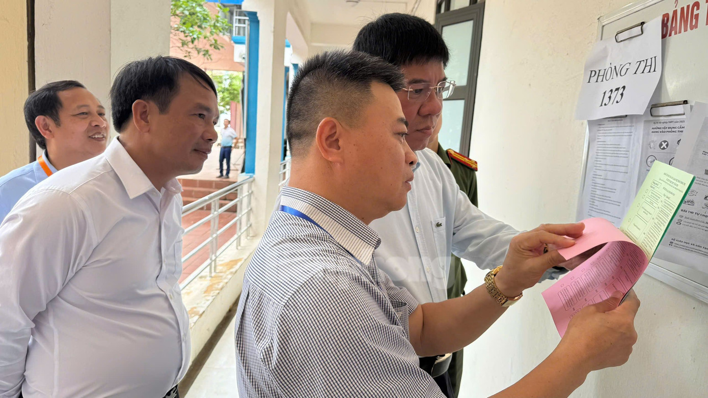 Đoàn kiểm tra thi của Bộ GD&ĐT kiểm tra công tác chuẩn bị thi tốt nghiệp THPT năm 2025 tại Bắc Giang sáng 9/6. Đoàn kiểm tra thi của Bộ GD&ĐT kiểm tra công tác chuẩn bị thi tốt nghiệp THPT năm 2025 tại Bắc Giang sáng 9/6.