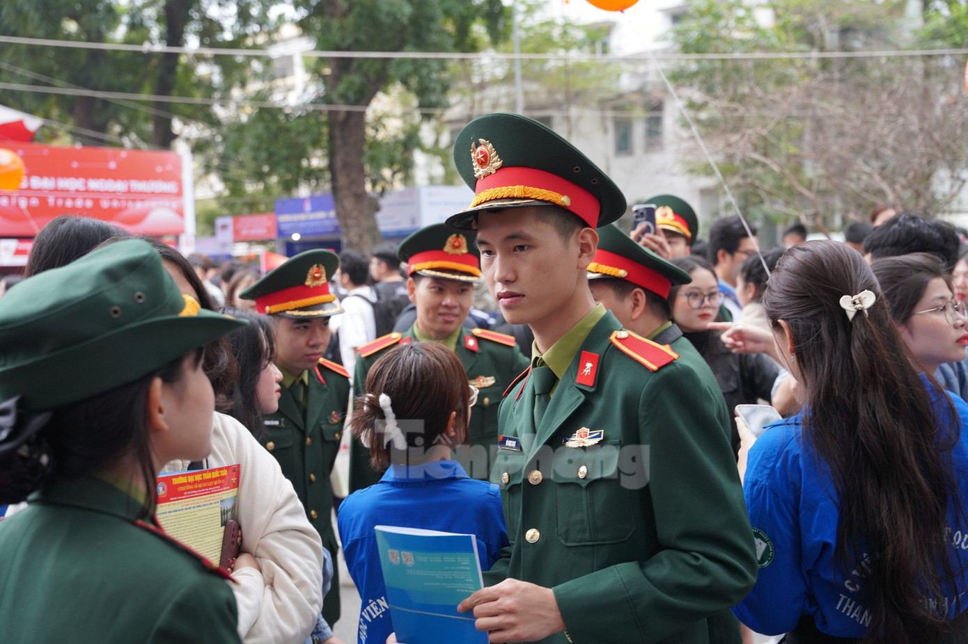 Tư vấn tuyển sinh khối trường quân sự năm 2024. Tư vấn tuyển sinh khối trường quân sự năm 2024.