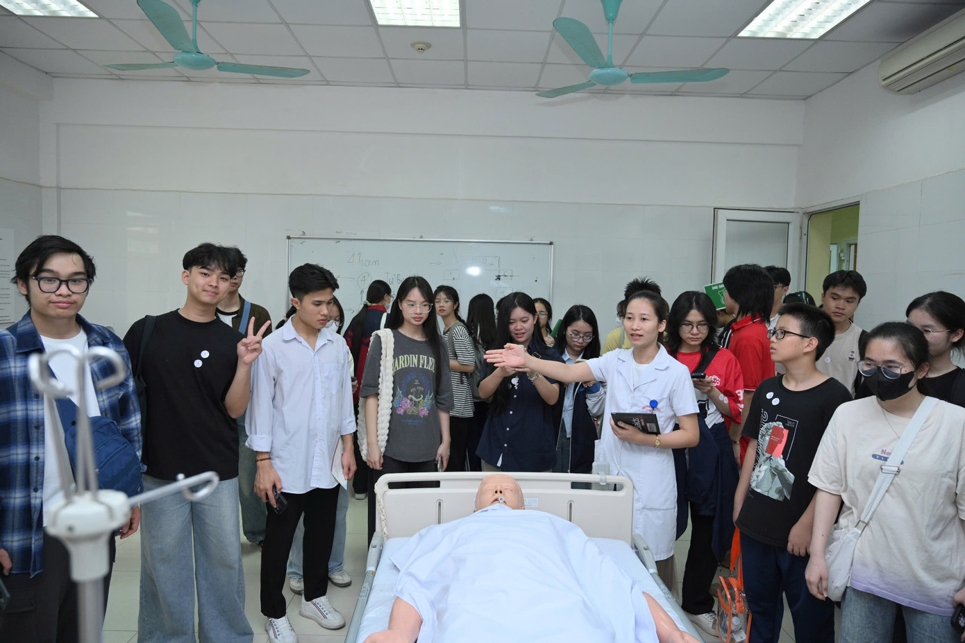 Trải nghiệm của học sinh đối với từng bộ môn sẽ học trong Trường Đại học Y Hà Nội Trải nghiệm của học sinh đối với từng bộ môn sẽ học trong Trường Đại học Y Hà Nội