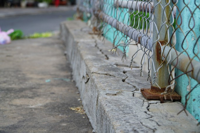 Một số vết nứt xuất hiện trên dầm cầu