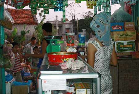 Chị H. hy vọng ai đó có thể giúp chị gỡ rối khối tóc ngày càng to và nặng này