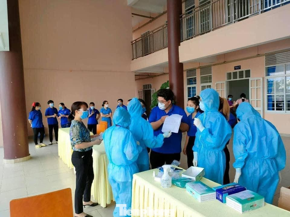 Thí sinh ở các điểm bị phong tỏa được di chuyển đến điểm an toàn để ở, được lo ăn uống tại chỗ