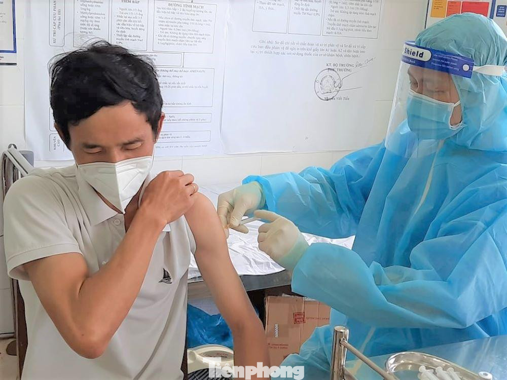 Có khoảng 1,8 triệu dân trong độ tuổi quy định sẽ được tiêm vắc xin phòng chống dịch COVID-19