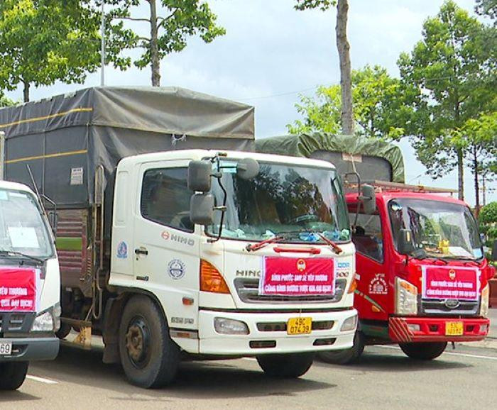Đoàn xe từ Bình Phước đến chi viện Bình Dương Đoàn xe từ Bình Phước đến chi viện Bình Dương