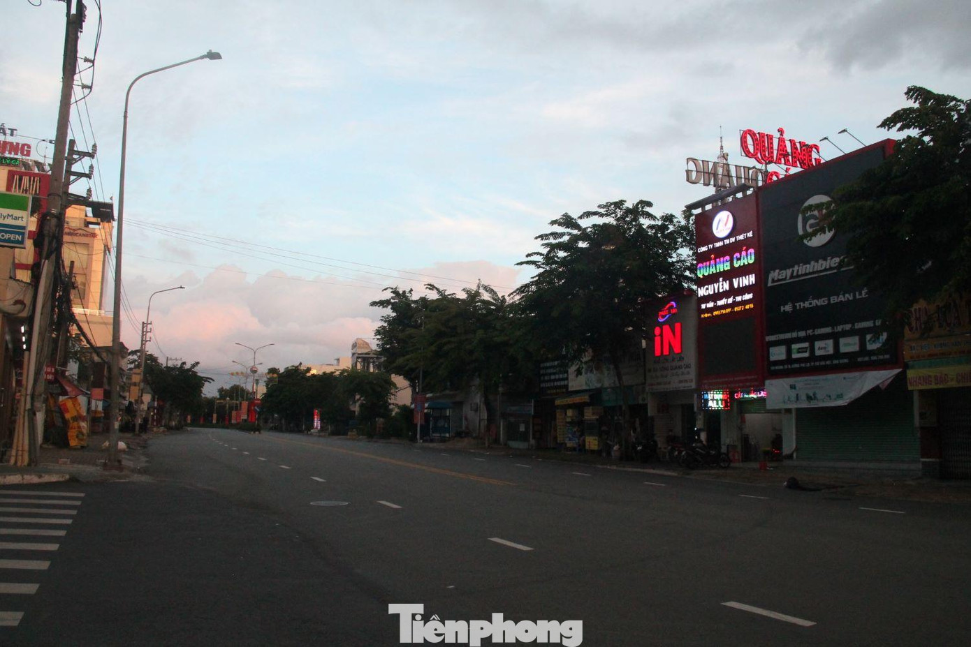 Đường phố Bình Dương vắng lặng