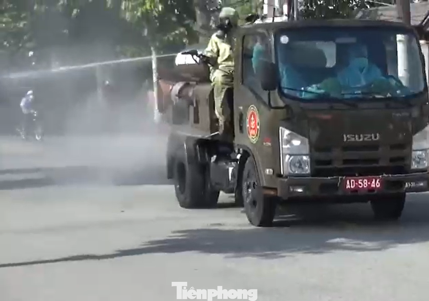 Việc phun khử khuẩn diện rộng nhằm hạn chế dịch lây lan