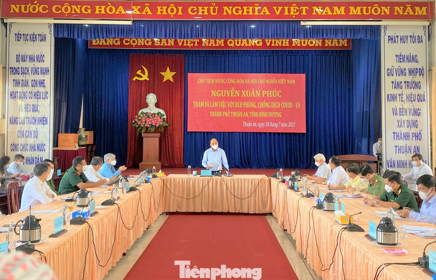 Chủ tịch nước Nguyễn Xuân Phúc làm việc tại Bình Dương Chủ tịch nước Nguyễn Xuân Phúc làm việc tại Bình Dương