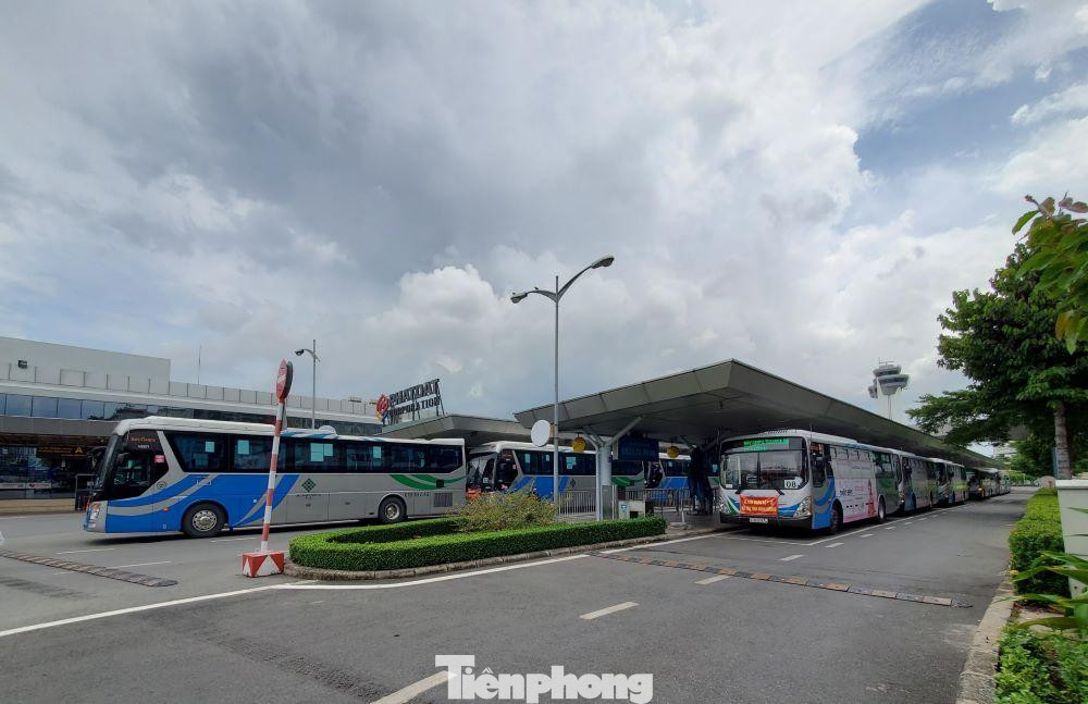 Đoàn chi viện được Bình Dương điều xe đến sân bay đón về Đoàn chi viện được Bình Dương điều xe đến sân bay đón về